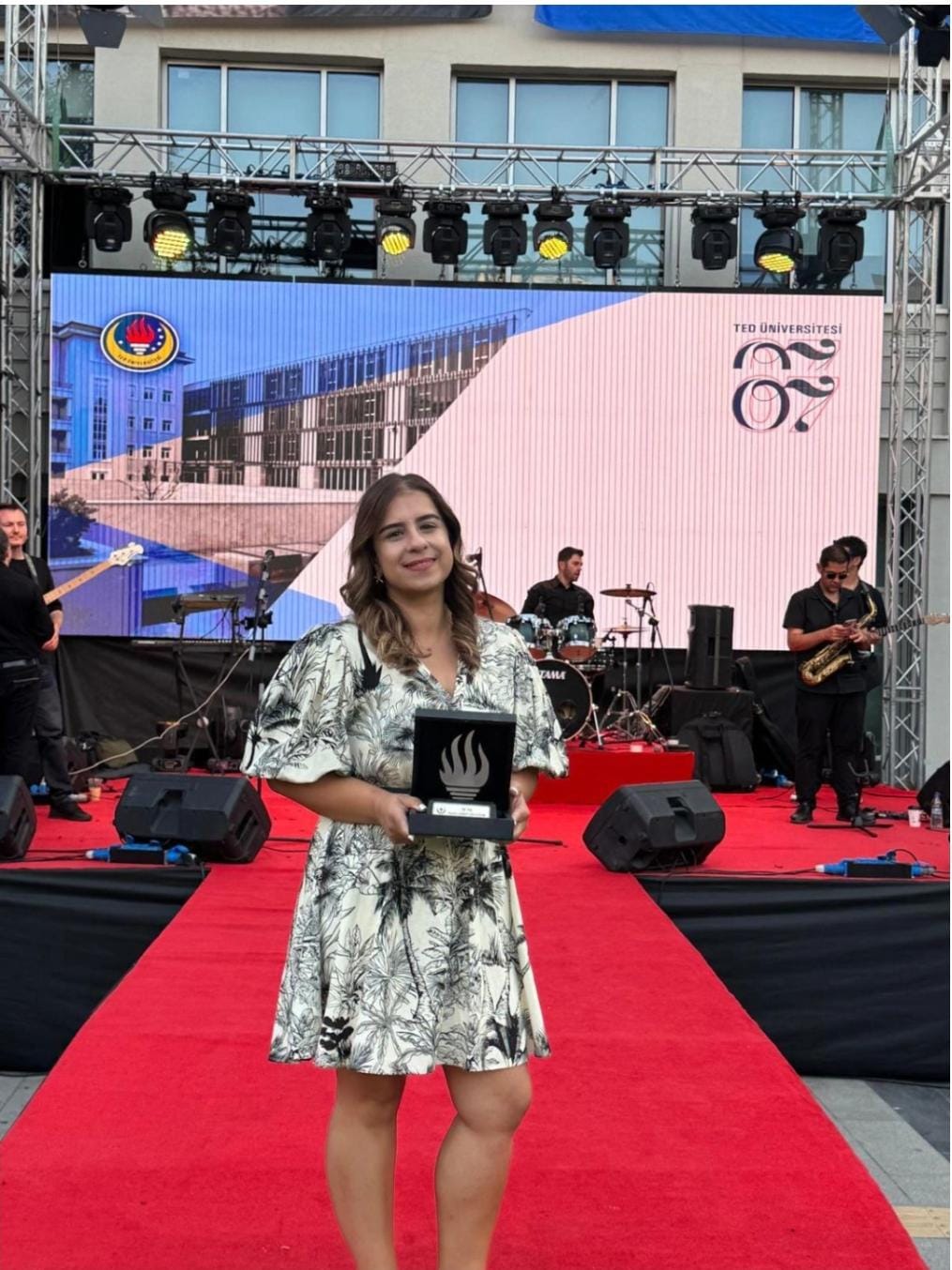 hande hanım